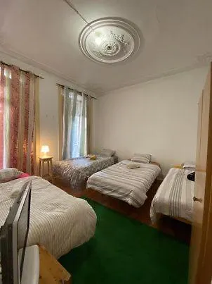 Bangla Hostal *